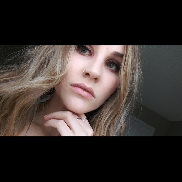 Meet your Posher, Amber - Picture 2 of 4